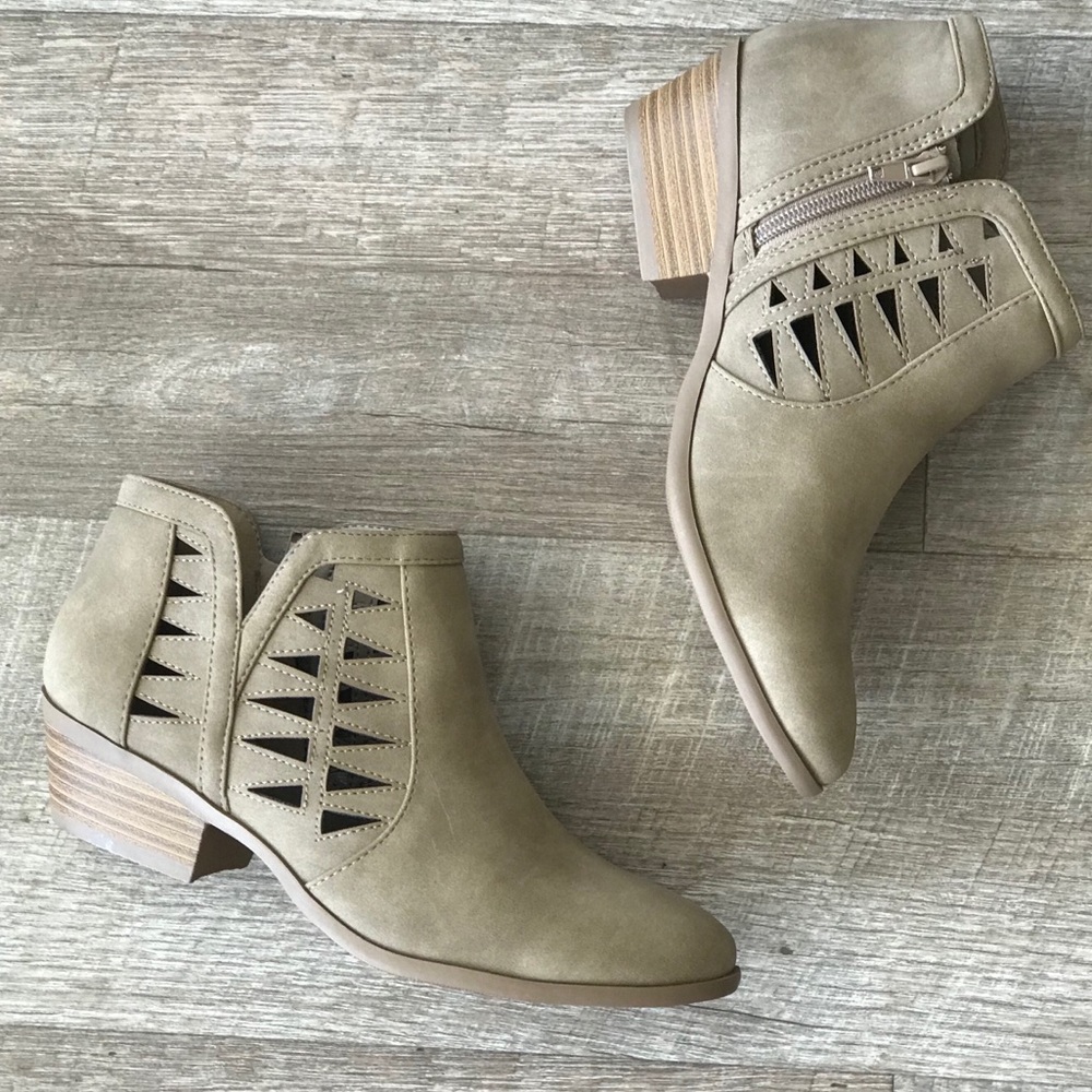 Soda Neutral Basic Comfortable Low Heel Bootie - Picture 2 of 8
